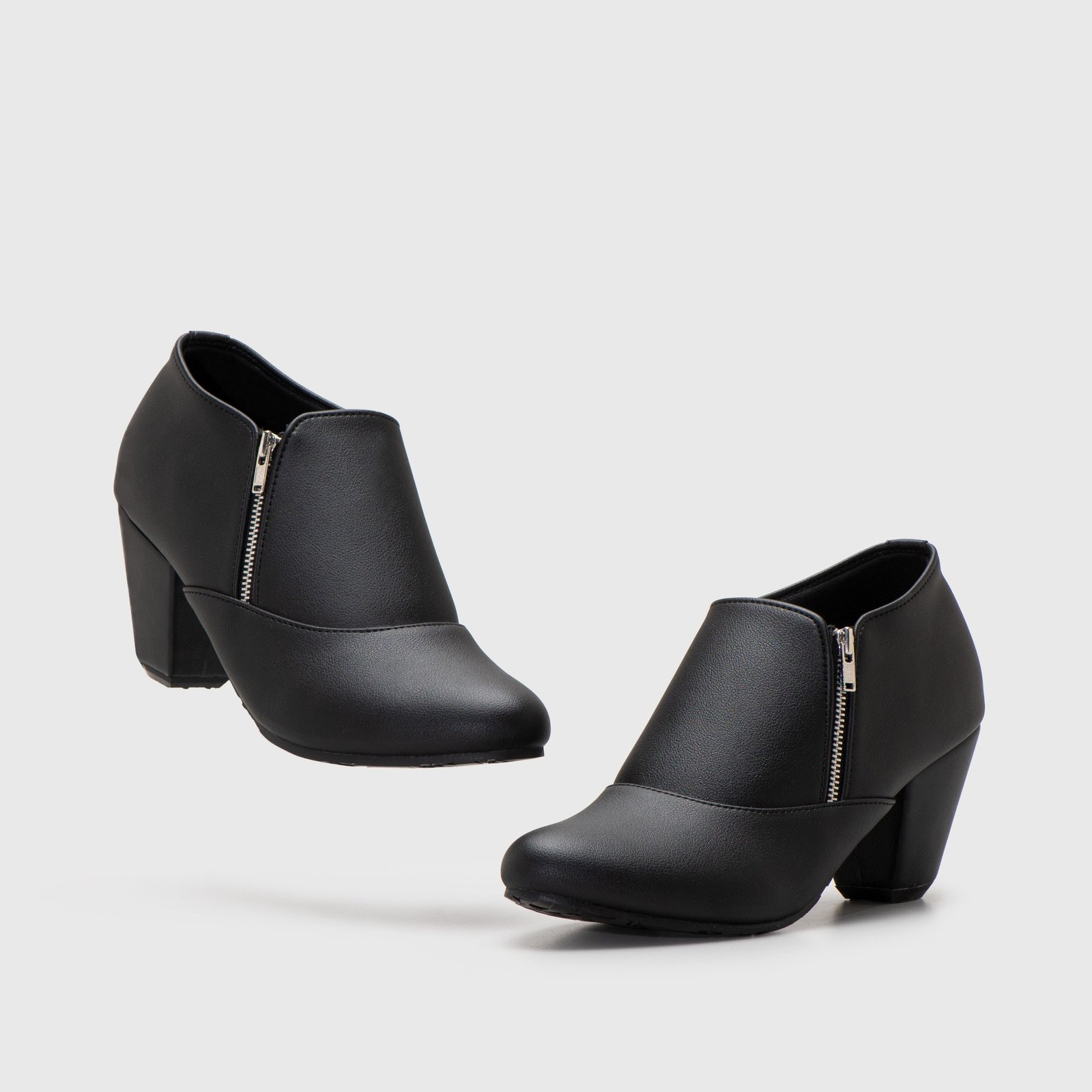 Potamogeton Heels Black