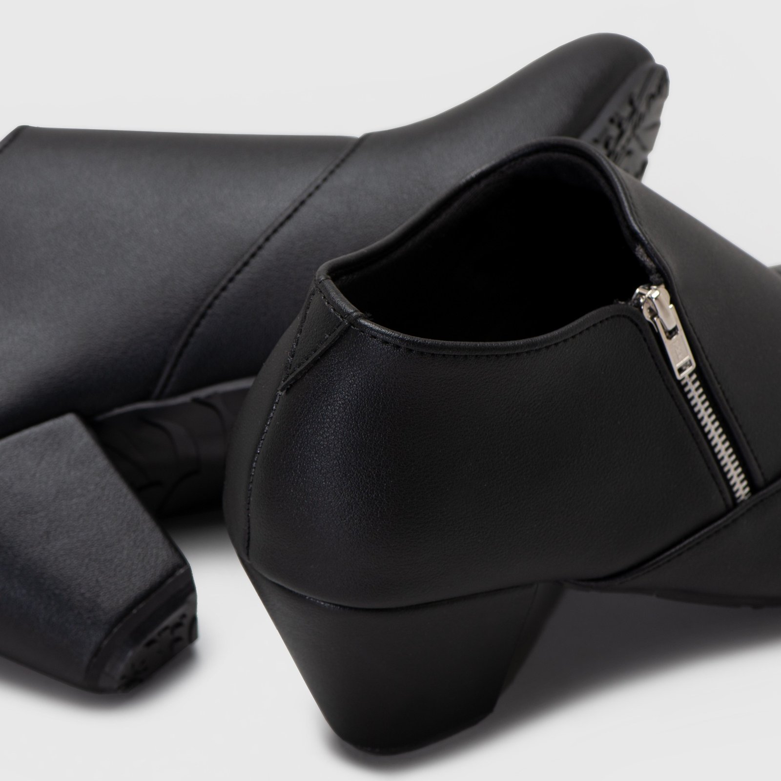 Potamogeton Heels Black - Image 6