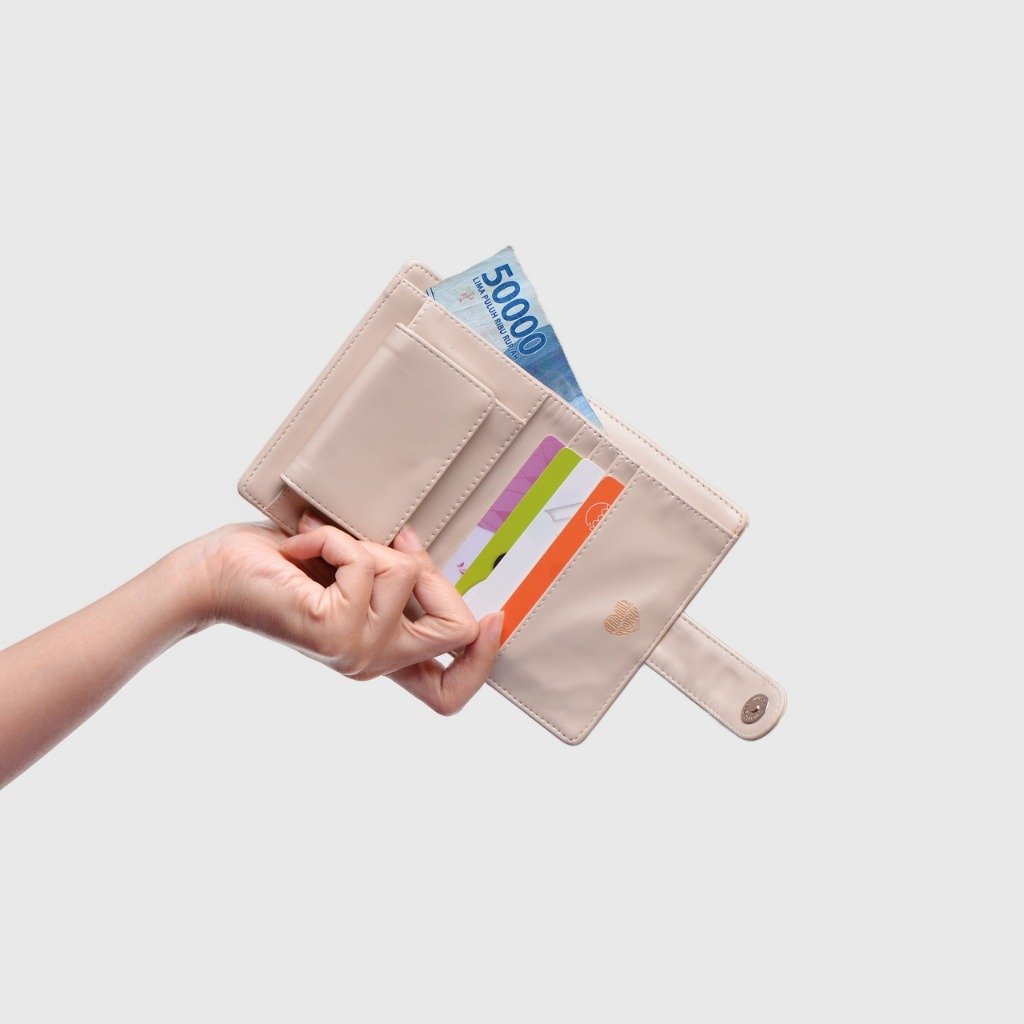 Akira Wallet Cream - Image 6