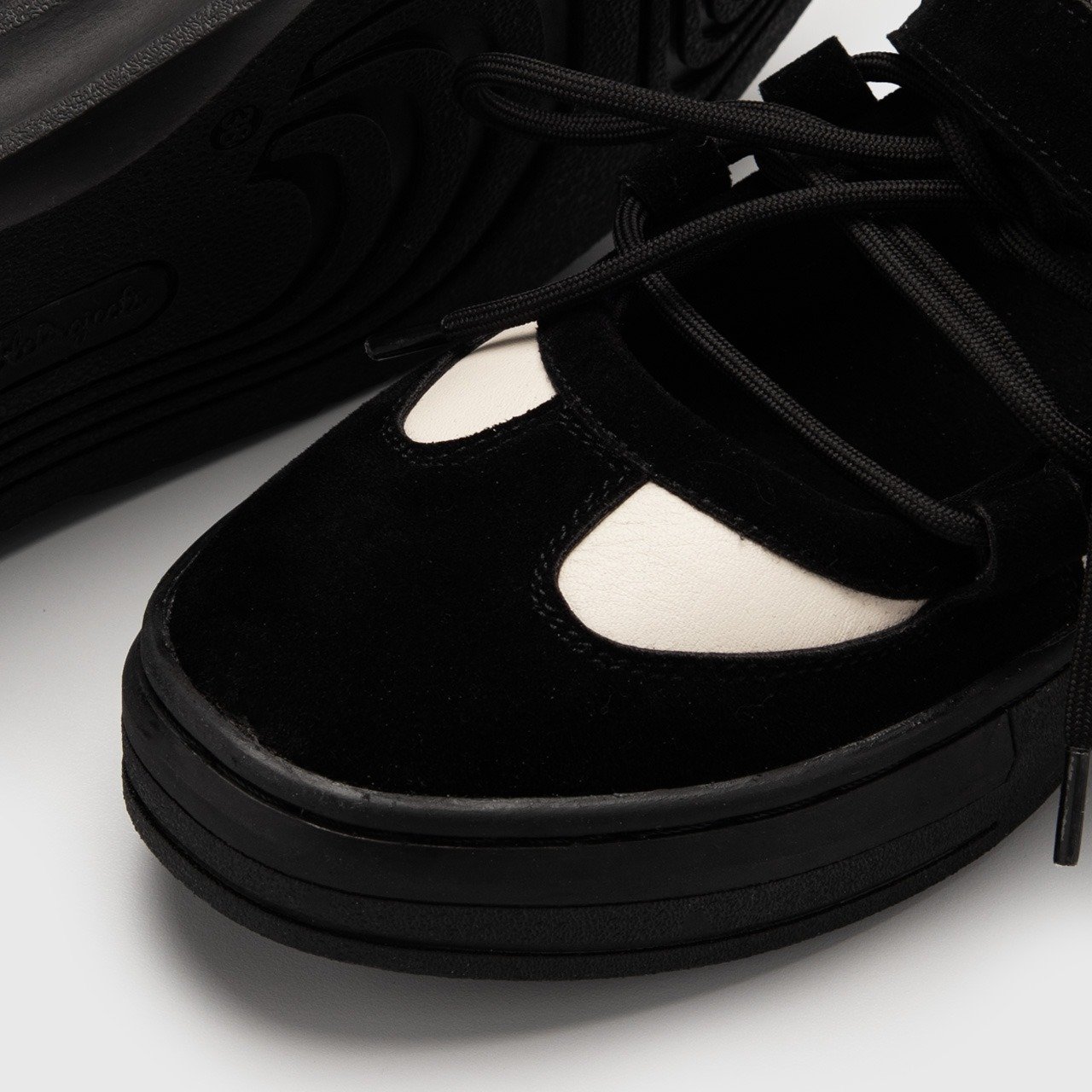 Aviwe Sneakers Genuine Leather Bnw - Image 7