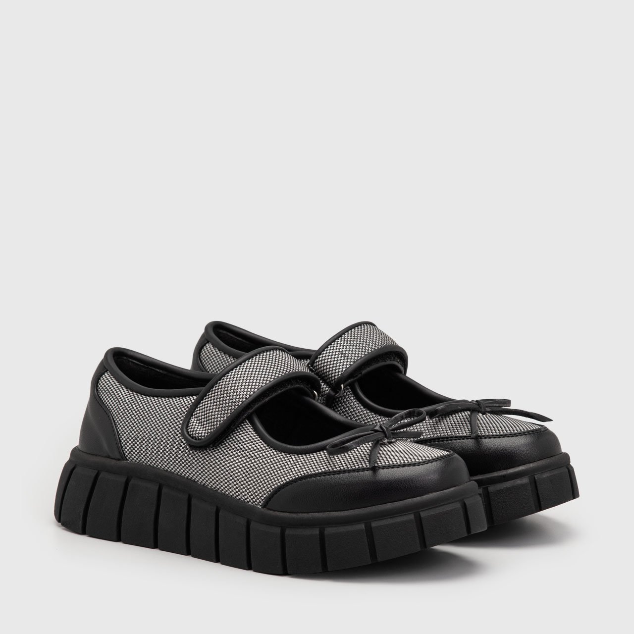 Theia Sneakers Black